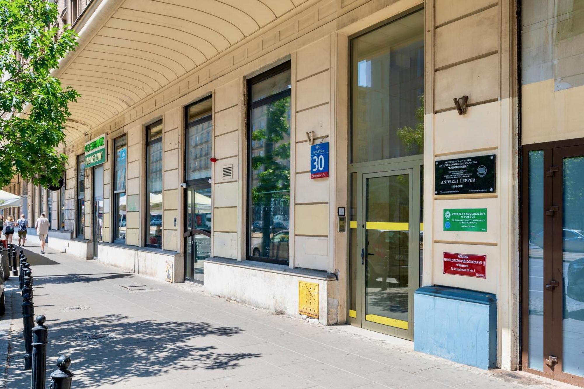 Jess Rondo Charles De Gaulle Nakvynės namai Warsaw